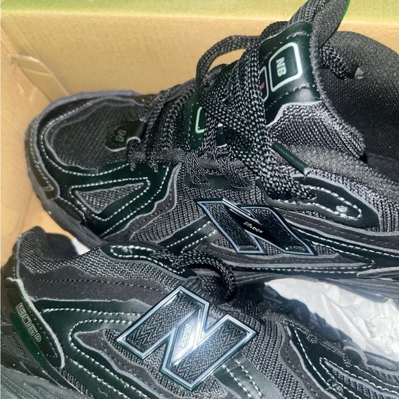 New balances triple black, 1906 D’s